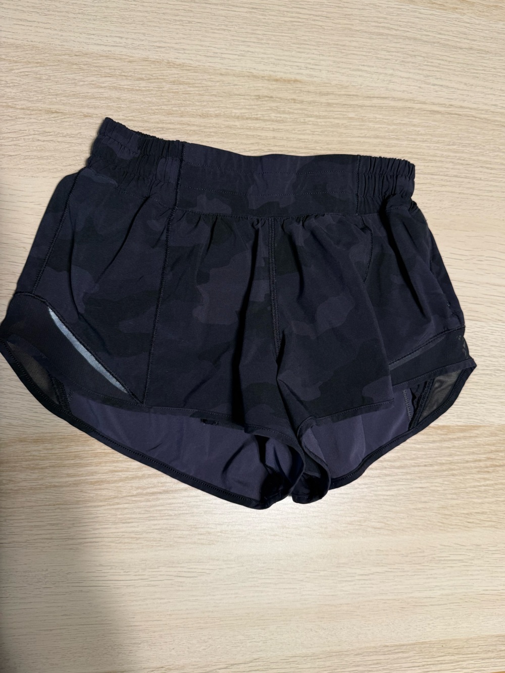 Lululemon Hottie hot low rise size 0 black camo